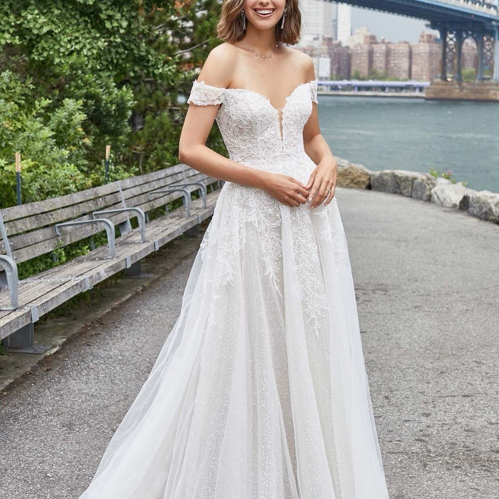 NWT Madison James Off-Shoulder Lace Wedding Dress in White